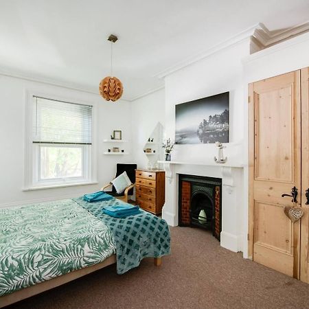 Family Friendly Flat Just Minutes From The Beach! Portsmouth Ngoại thất bức ảnh