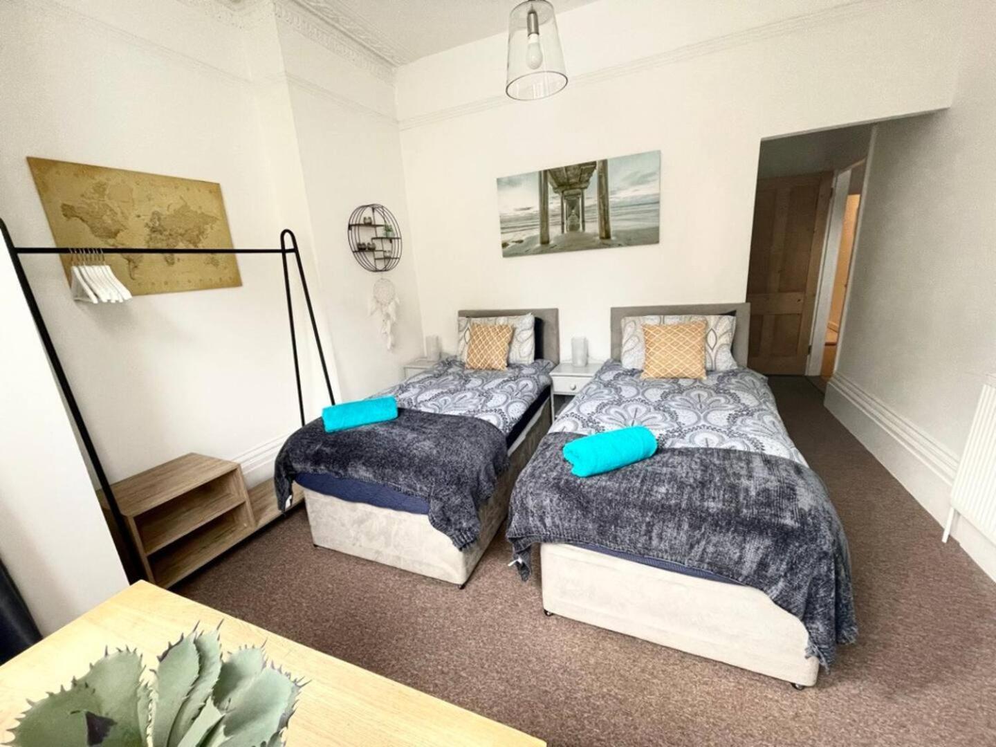 Family Friendly Flat Just Minutes From The Beach! Portsmouth Ngoại thất bức ảnh