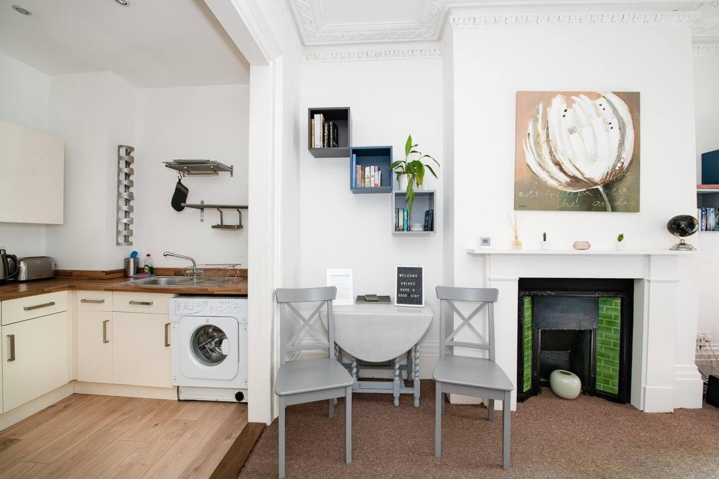 Family Friendly Flat Just Minutes From The Beach! Portsmouth Ngoại thất bức ảnh
