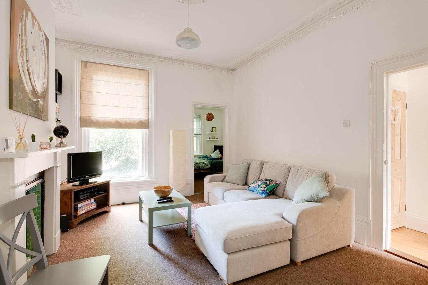 Family Friendly Flat Just Minutes From The Beach! Portsmouth Ngoại thất bức ảnh
