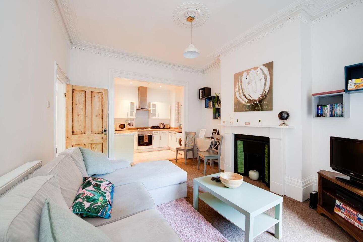 Family Friendly Flat Just Minutes From The Beach! Portsmouth Ngoại thất bức ảnh