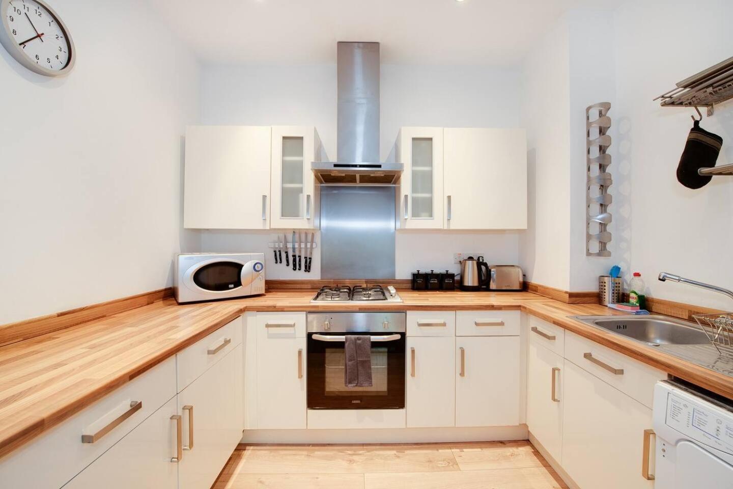 Family Friendly Flat Just Minutes From The Beach! Portsmouth Ngoại thất bức ảnh